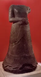 Statue de Napirasu, épouse du roi élamite Untash-Napirisha, c.1340-1300 av. J.-C.