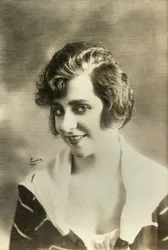 Portrait de Yvonne Printemps (photo)