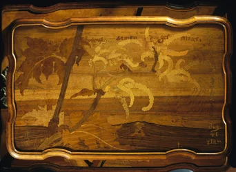 Palmiers au bord de la mer, dessus de table en bois incrusté, par Emile Gallé