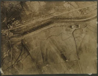 Photographie aérienne avec tranchées de la Première Guerre mondiale, 1918