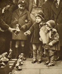 Enfants entourant un colporteur de rue, Holborn