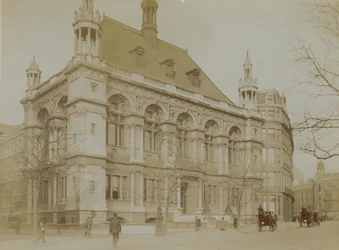 École de la Ville de Londres, Embankment de la Tamise
