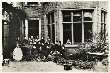 Florence Nightingale, Sir Harry et Lady Verney, et les infirmières Nightingale à Claydon House, 1886
