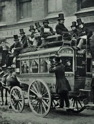 Omnibus à cheval du London Bridge Railway avec passagers, 1880