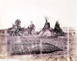 Lodges indiennes sur la rivière Kootenay
