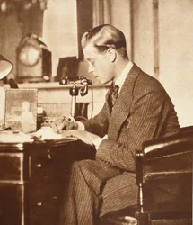 Le roi Édouard VIII à son bureau au palais de St. James, Londres