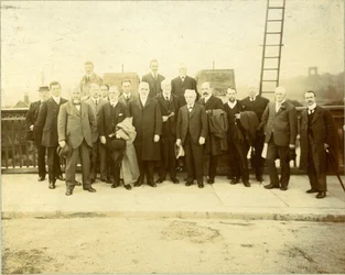Reconstruction du pont de Kirkstall, inauguré par l