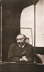 M. Herbert Gladstone à la barre des témoins lors du procès d