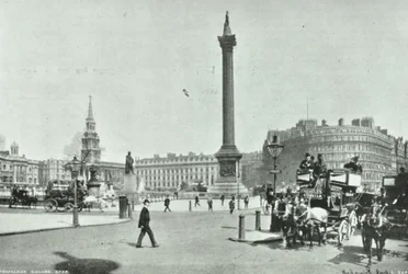 Colonne Nelson, Trafalgar Square, Westminster LB : vue vers le nord-ouest depuis Cockspur Street, 1898
