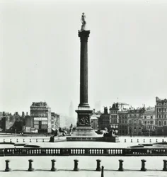 Colonne de Nelson, Trafalgar Square, Westminster : vue vers le sud depuis la National Gallery, 1870