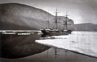 Pôle Nord : Arrêté par la glace au large du cap Prescott - dans « Narrative of a voyage to the Polar Sea during 1875-76 », G.S. Nares, éd. Londres