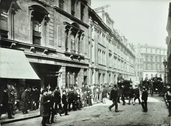 Old Broad Street, entrée de la Bourse, City de Londres, 1890
