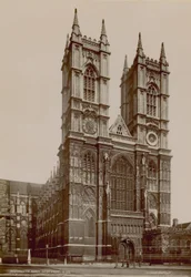 Carte postale avec une image de la façade ouest de l