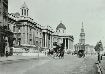 Saint Martin in the Fields et la National Gallery, Trafalgar Square, Westminster : côté nord vue vers l