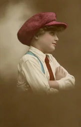Jeune fille avec une casquette
