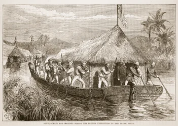 Marins et fusiliers marins britanniques poussant l