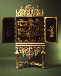 Cabinet et support en laque d