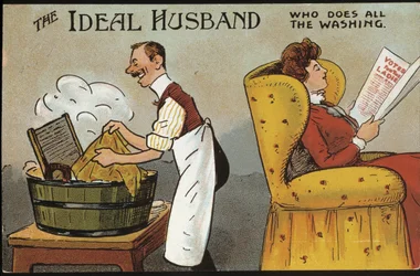 Caricature anglaise (mari idéal) : le mari idéal (qui fait toute la lessive) - carte postale, n.d., vers 1920