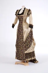 Robe de soirée, années 1870