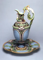 Aiguière et bassin en majolique de Minton