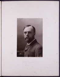 Portrait de WR Symonds, vers 1900 (photo n/b)