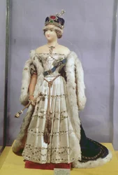 Poupée de la reine Victoria (1819-1901) vêtue de ses robes de couronnement, vers 1840