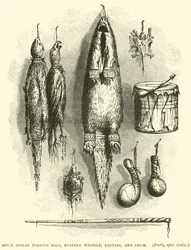 Sacs à tabac Sioux, sifflet mystère, hochets et tambour