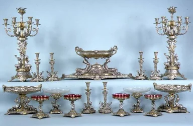 Garniture de table, probablement conçue par Leonard Morel-Ladeuil, par Elkington and Co, Birmingham