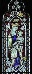 La fenêtre est représentant la Vierge et l