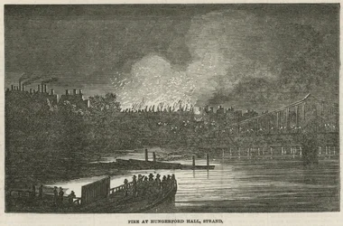 La destruction par le feu de Hungerford Hall, Strand, Londres