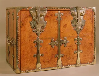 Secrétaire de voyage avec montures en bronze doré, c.1700 (noyer)