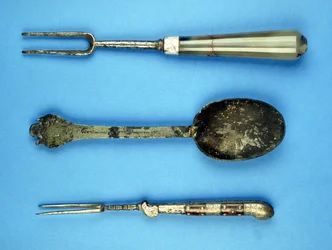 Deux fourchettes et une cuillère, XVIIe siècle