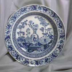 Assiette imprimée bleue Wedgwood, motif de vase chinois, vers 1810