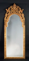 Miroir de William et Mary (gesso doré)