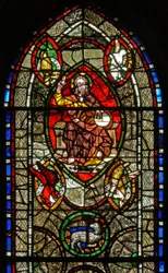Fenêtre S représentant le Christ en majesté entouré de symboles des évangélistes