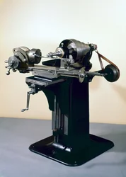 Première fraiseuse universelle de Brown et Sharpe