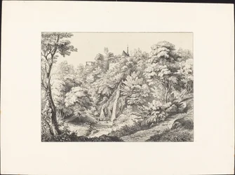 Vue Arrière du Couvent avec Cascade