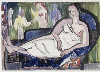 Femme allongée sur un canapé