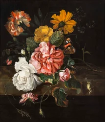 Roses avec un papillon, une mouche bleue et un escargot sur un rebord de pierre