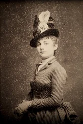 Camille Claudel (1864-1943). Portrait photographique vers 1886, par Étienne Carjat. Retrait. Musée des Beaux-Arts de Poitiers (France)