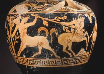 Amphore par le Peintre de la Centauromachie, détail montrant une bataille entre centaures. Céramique à figures rouges de Porano (Ombrie). Civilisation étrusque, IVe siècle av. J.-C.