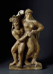 Antiquité étrusque : « Satyre et ménade dansante ». Sculpture en terre cuite provenant d