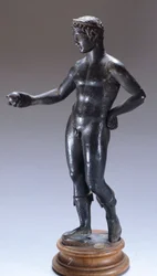 Figure en bronze faisant une offrande. Civilisation étrusque, IVe siècle av. J.-C.