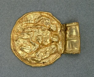 Pendentif bulla embossé. Civilisation étrusque, IVe siècle av. J.-C.