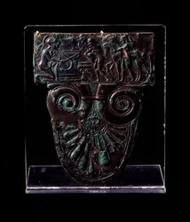 Civilisation étrusque : plaque de bronze se référant au mythe de Troilos (Troïlus) 520 av. J.-C. Dim 15x11,7 cm Florence, Museo Archeologico, inv 63588