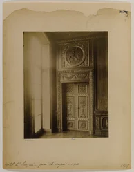 Porte sculptée, intérieur, hôtel Lauzun