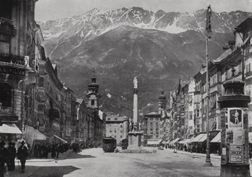 La rue Theresien à Innsbruck (photo n/b)