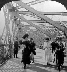 La promenade, Williamsburg Bridge, New York, USA, vers 1900