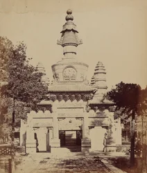 Monument thibétain dans le temple des lamas, Pékin, octobre 1860,1860 (photo)