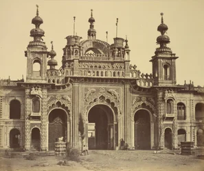 Une porte menant au palais Kaiserbagh